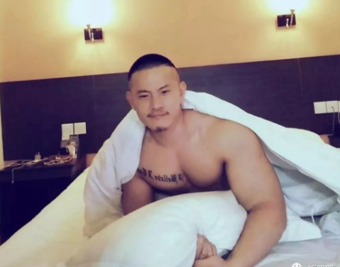 昔日粗壮帅气体育生，如今当红gogoboy男神超Hot!-51虹马