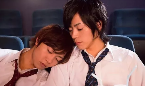 日本同志电影《星期恋人:前篇》英俊帅气的校草一周交往一个人-51虹马