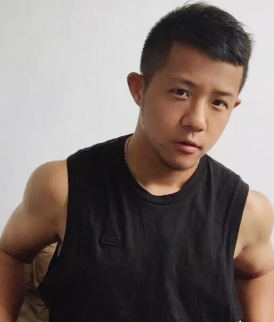 一名筋肉男子的30秒小视频.avi-51虹马