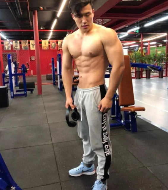 95后国家一级跆拳道运动员，大秀肌肉让人欲罢不能-51虹马