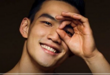 肌肉男体育生太大，短裤撑的要爆了-51虹马