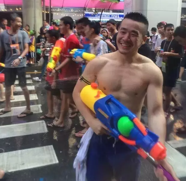 泰国泼水节最全攻略：一场男人的狂欢盛宴 - 51虹马