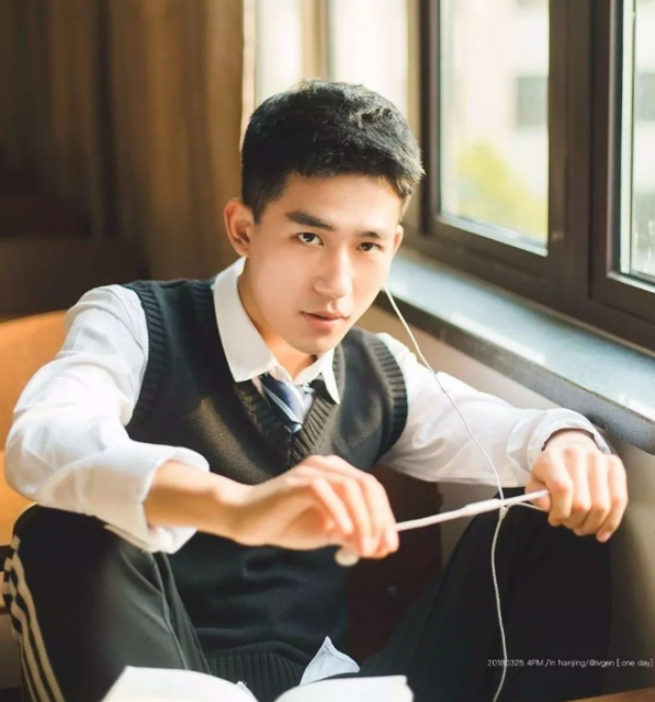 帅哥∣97年小奶狗鲜肉校草，像不像你下一任男盆友？－－吕根 - 51虹马