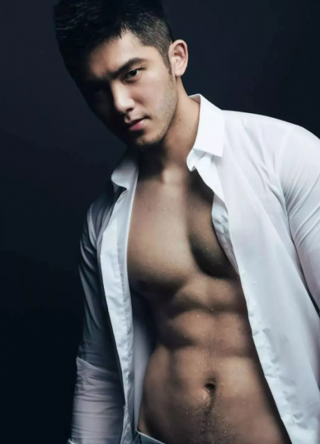 台湾鲜肉古铜色性感身材,诱人舔屏的小奶狗 - 51虹马 台湾鲜肉古铜色性感身材,诱人舔屏的小奶狗 - 51虹马