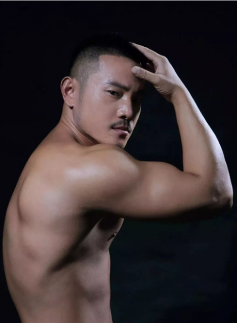 昔日粗壮帅气体育生，如今当红gogoboy男神超Hot! - 51虹马