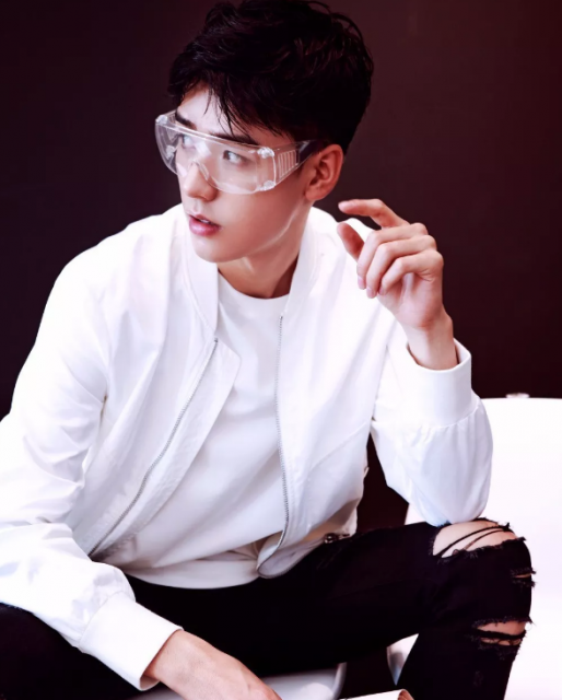 帅哥∣眉眼含笑的暖甜大男孩，你们小妖精男朋友太撩人了！－－龚俊 - 51虹马