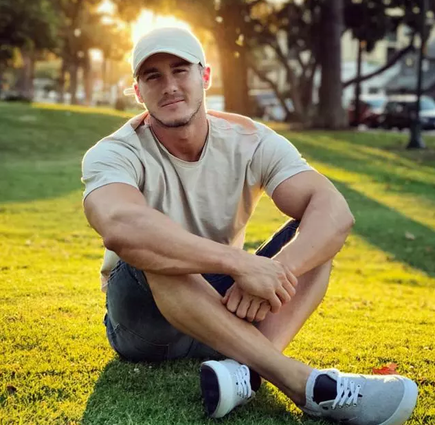 这位外国小哥不吃肉，却练得一身肌肉，原因竟是…… - 51虹马