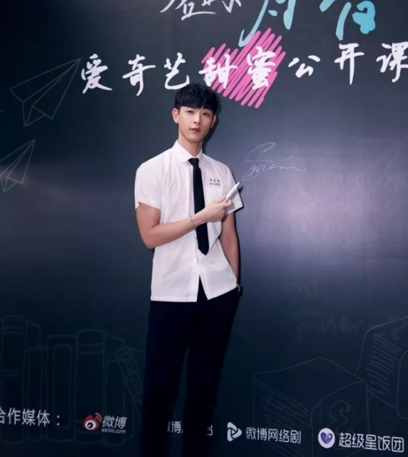 帅哥∣笑容干净的小奶狼甜炸少女心，这个小哥哥简直太撩了！－－连晨翔 - 51虹马