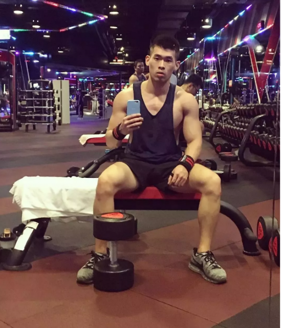 泼水节，这个新机Boy濕裑吸了一大波眼球 - 51虹马