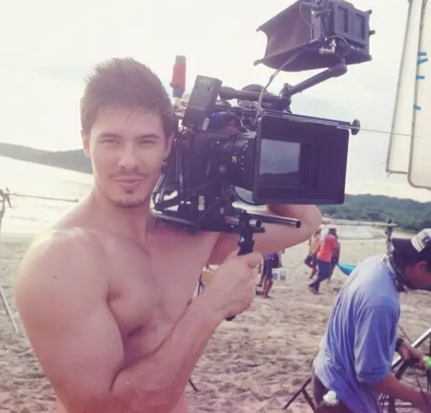 宽肩窄腰的亚裔出演首位同志变种人竟然这么撩？ - 51虹马