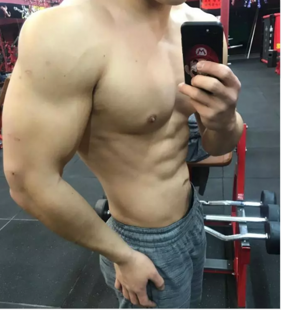 95后国家一级跆拳道运动员，大秀肌肉让人欲罢不能 - 51虹马