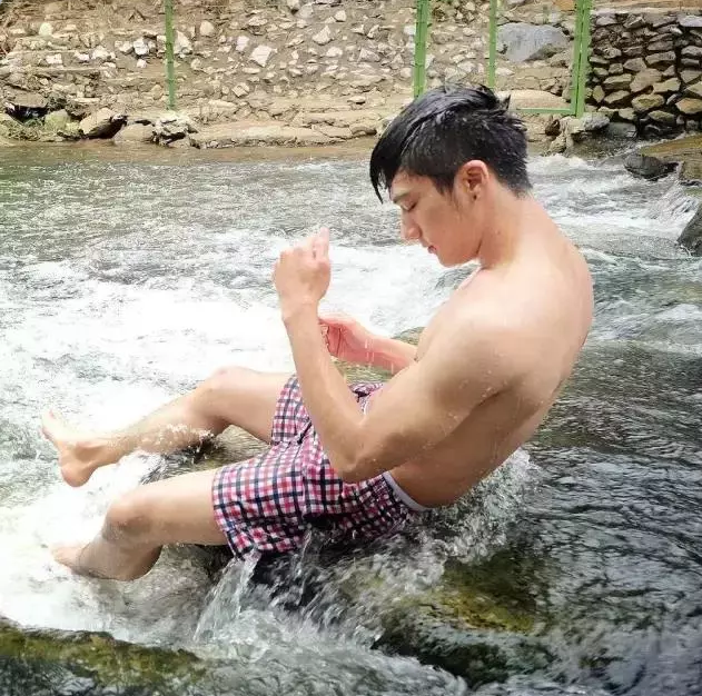 泰国大包网红，单纯可爱的小鲜肉 - 51虹马