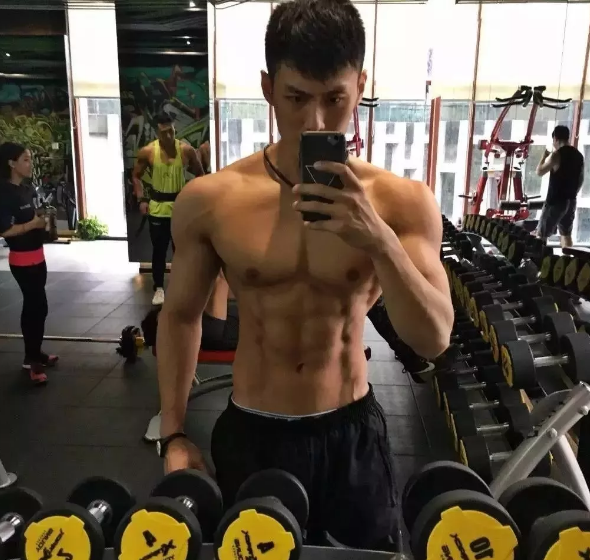 前两天小帅介绍了一个曾经参加过coolguy,拥有八块腹肌的体育生。好多宝贝对他都很喜欢。而今天小帅要介绍的这个帅哥,也曾经参加过coolguy比赛,而且不论颜值还是身材,都不输给那个体育生的哦。 - 51虹马 前两天小帅介绍了一个曾经参加过coolguy,拥有八块腹肌的体育生。好多宝贝对他都很喜欢。而今天小帅要介绍的这个帅哥,也曾经参加过coolguy比赛,而且不论颜值还是身材,都不输给那个体育生的哦。 - 51虹马