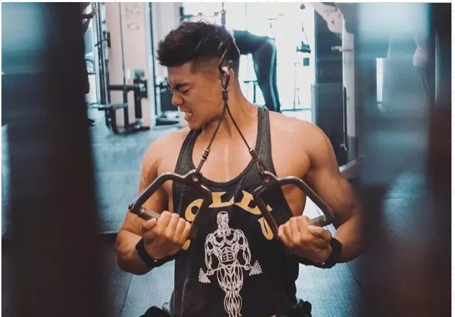 90后体育学院肌肉型男美国镀金，外籍教练又猛又狠 - 51虹马