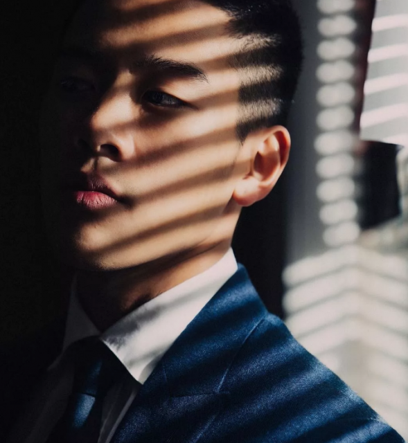 看点∣无数人想为他溺水的天菜肌肉救生员，又拍了一片禁欲系写真 - 51虹马