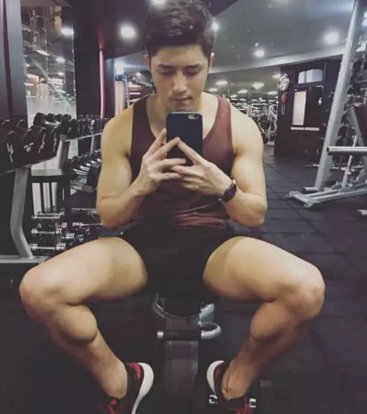 捕获一只野生忠犬肌肉男，行走的荷尔蒙扒光了更好看 - 51虹马