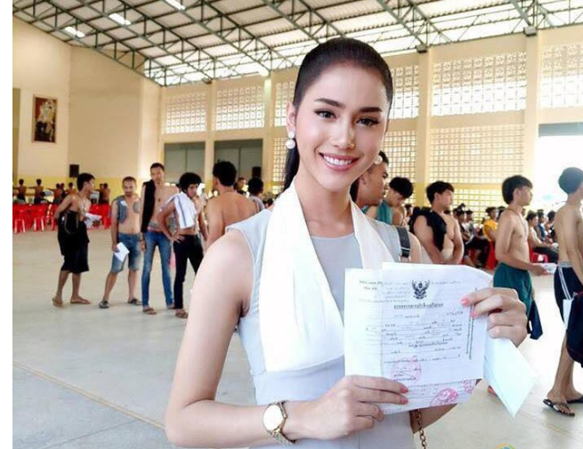 母亲向他出柜美国嘻哈天王感动痛哭，寻找罗麦讲的故事 赵捷和罗麦两人是同性恋吗？ - 51虹马