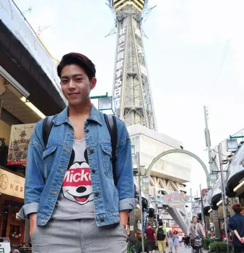 国产天菜模特遭摄影师疯狂邀约，湿身写真惊喜走光某裆真的非常大！ - 51虹马