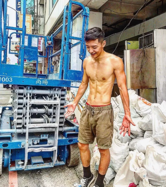 看点∣台大体育生校草人帅身材好，满屏荷尔蒙大长腿公狗腰吸睛又撩粉！ - 51虹马