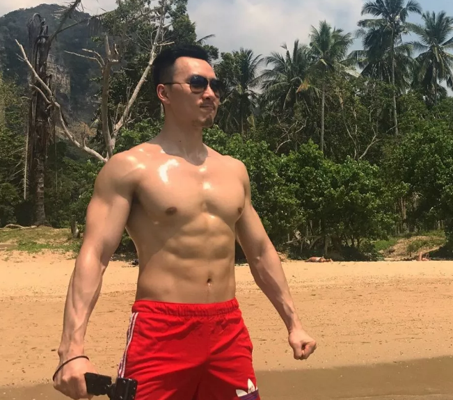 湖北工业大学的肌肉爷们湿了!简直行走的春药 - 51虹马 湖北工业大学的肌肉爷们湿了!简直行走的春药 - 51虹马