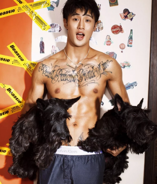 看点∣94年大鲜肉体育生，萌颜巨RU八块腹肌，纹身配肌肉实在太性感! - 51虹马