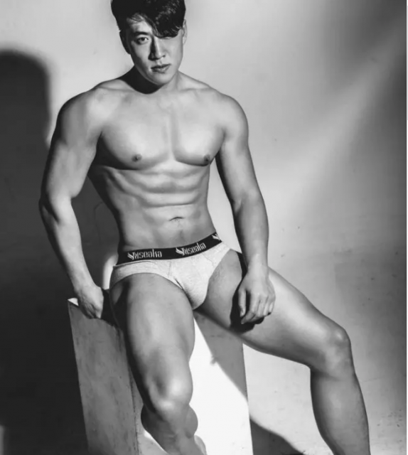 95后国家一级跆拳道运动员，大秀肌肉让人欲罢不能 - 51虹马