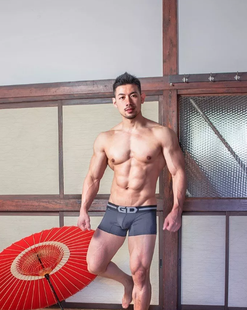 日本GOGO台上台下两种截然不同的人生 - 51虹马