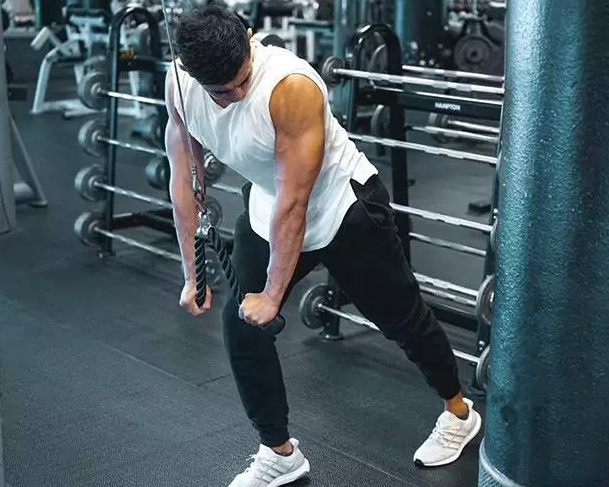 90后体育学院肌肉型男美国镀金，外籍教练又猛又狠 - 51虹马