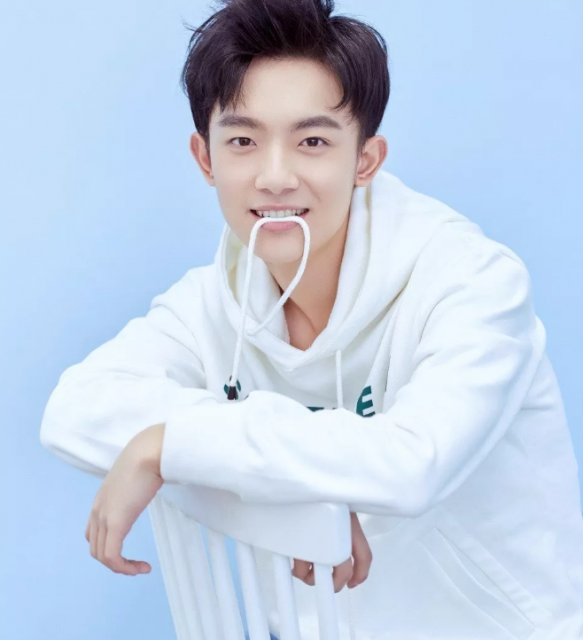 帅哥∣青春里谁还没个清爽干净的学长，为他的彪悍和暖心所迷恋！－－李明德 - 51虹马