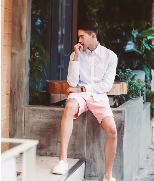 国产天菜模特遭摄影师疯狂邀约，湿身写真惊喜走光某裆真的非常大！ - 51虹马