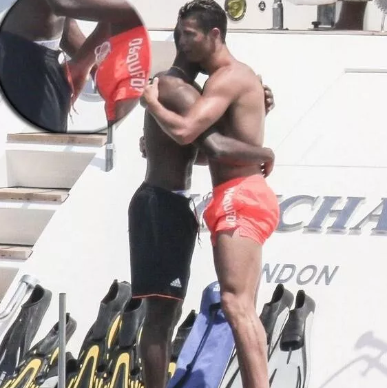 C罗被男粉强吻不拒绝，他还曾被男友撩硬过 - 51虹马