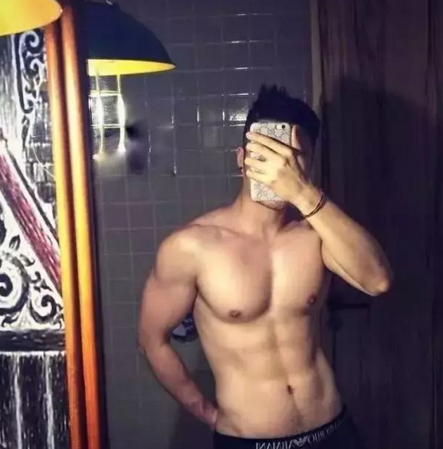 鲜肉男神露肉史，眼神感觉会放电 - 51虹马