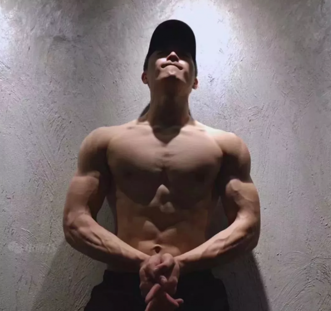 广东180大肌肉帅哥！健身教练居然是模特！ - 51虹马