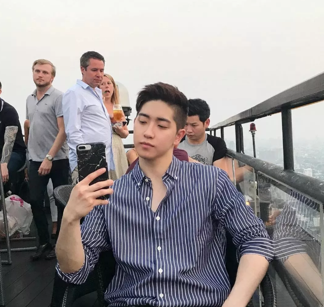 看点∣正装衬衫小哥哥，长得帅身材好，这才是你要的筋肉小奶狗! - 51虹马