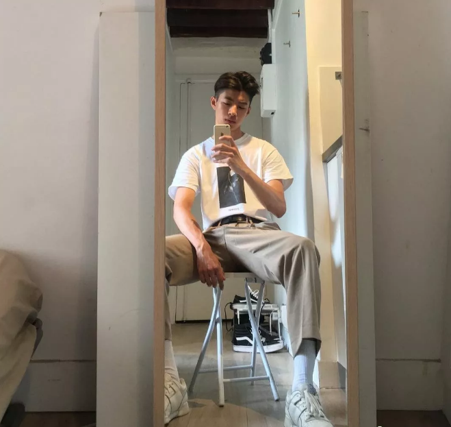 看点∣纯鲜学霸帅气小奶狗，网友都为他的肉体和颜值疯狂了！ - 51虹马