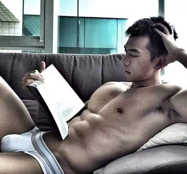 国产肌肉男洗澡视频流出？ - 51虹马