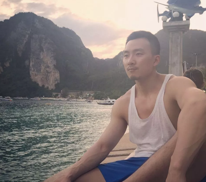 湖北工业大学的肌肉爷们湿了!简直行走的春药 - 51虹马 湖北工业大学的肌肉爷们湿了!简直行走的春药 - 51虹马