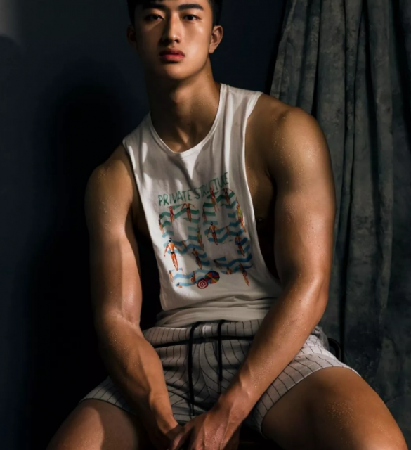 看点∣捕获一只体育生大大大鲜肉，186.C.M筋肉小哥哥！ - 51虹马