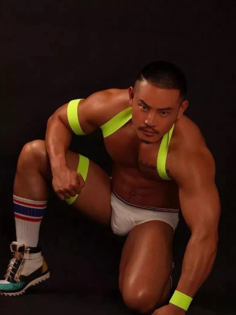 昔日粗壮帅气体育生，如今当红gogoboy男神超Hot! - 51虹马