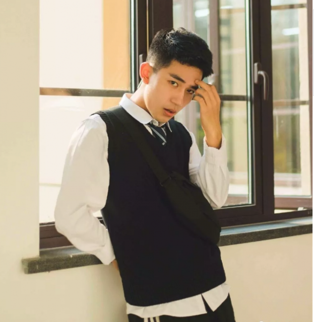 帅哥∣97年小奶狗鲜肉校草，像不像你下一任男盆友？－－吕根 - 51虹马