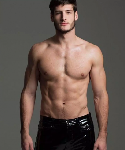 领男模风骚，教你春夏穿搭变潮男。 - 51虹马