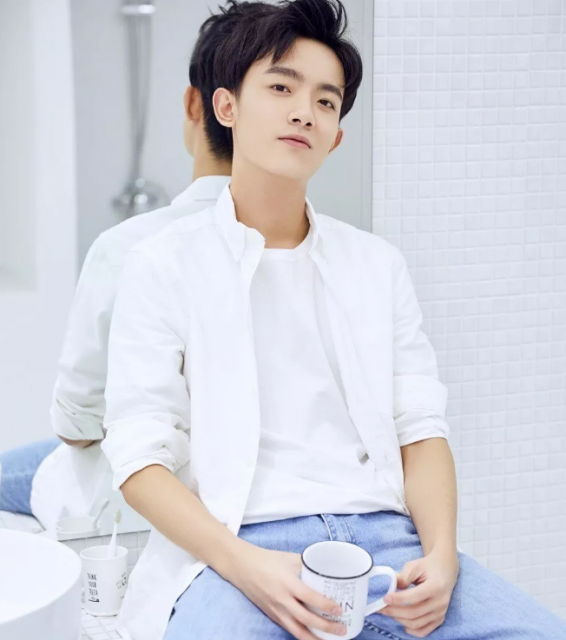 帅哥∣青春里谁还没个清爽干净的学长，为他的彪悍和暖心所迷恋！－－李明德 - 51虹马