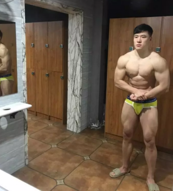 95后国家一级跆拳道运动员，大秀肌肉让人欲罢不能 - 51虹马