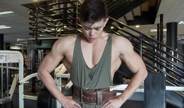 90后体育学院肌肉型男美国镀金,外籍教练又猛又狠 - 51虹马 90后体育学院肌肉型男美国镀金,外籍教练又猛又狠 - 51虹马