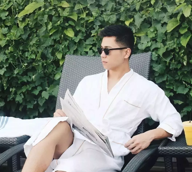 看点∣扒到一枚犬颜系纯情肌肉小哥，除了照片，还有视频！！ - 51虹马