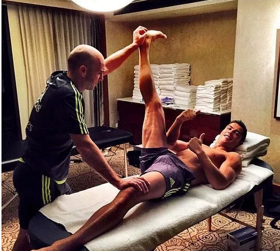 C罗被男粉强吻不拒绝，他还曾被男友撩硬过 - 51虹马