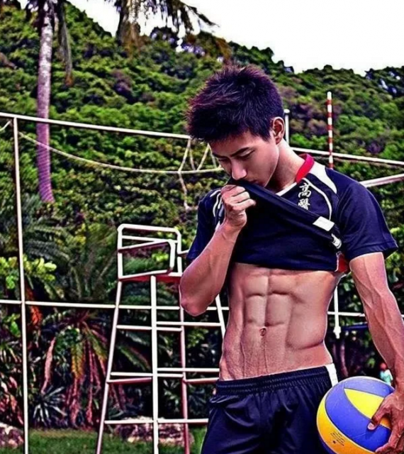 看点∣排球体育生浴照刷爆INS，筋肉腹肌小可爱竟然有男盆友了！！ - 51虹马