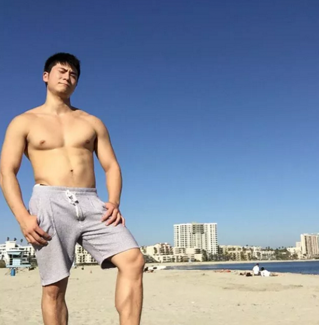 圈内网红在迪士尼饮水池小便被疯传? - 51虹马 圈内网红在迪士尼饮水池小便被疯传? - 51虹马