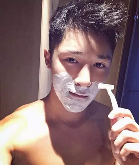 捕获一只野生忠犬肌肉男，行走的荷尔蒙扒光了更好看 - 51虹马