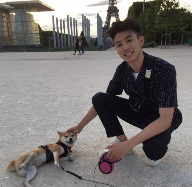 看点∣纯鲜学霸帅气小奶狗，网友都为他的肉体和颜值疯狂了！ - 51虹马